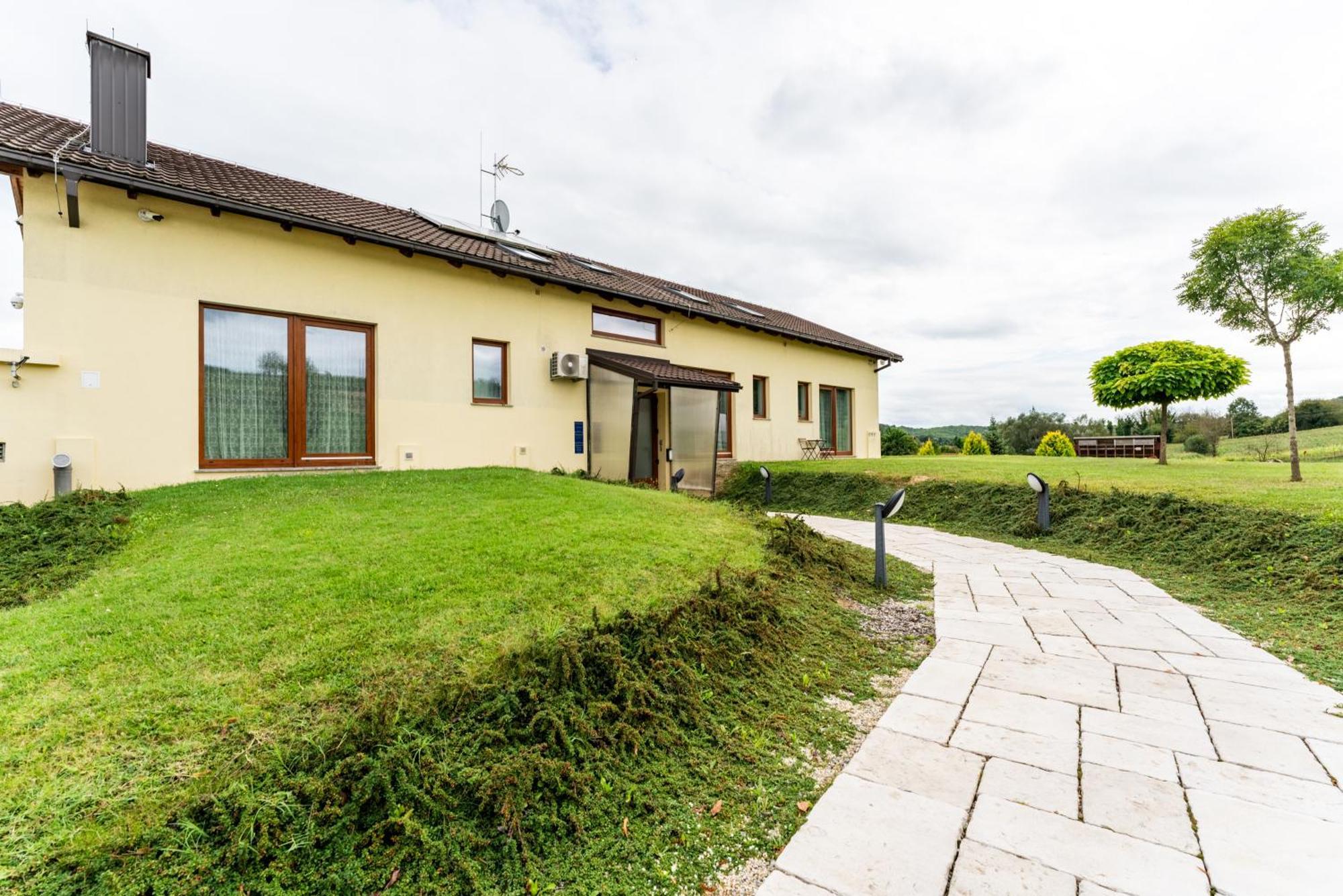 Bed&Breakfast Vinarija Coner Bjelovar Eksteriør billede
